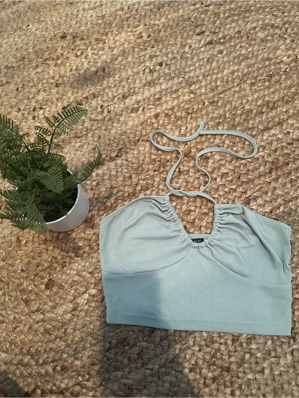 RIBBED HALTER CROP TOP